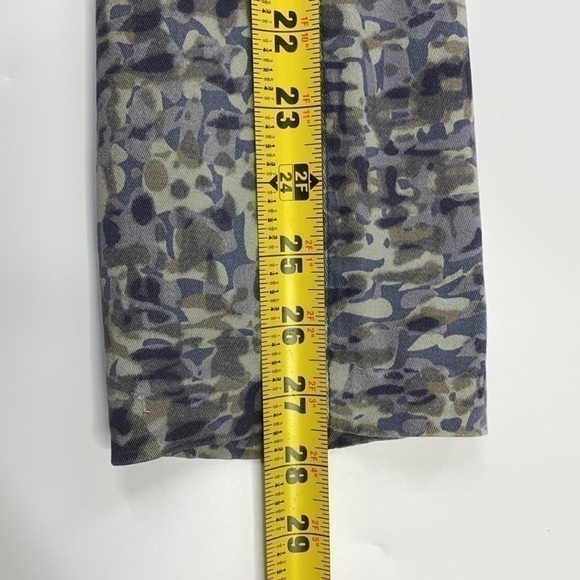 CABI #604 Gray Modern Camo Jeggings Jeans Side 4 - Picture 5 of 12